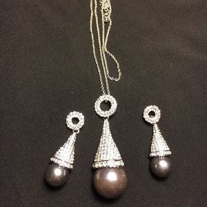Tahitian grey pearl necklace & earring set
